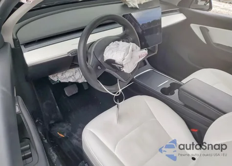 2022 Tesla Model Y z USA, uszkodzony, nr VIN 7SAYGDEE3NF309953